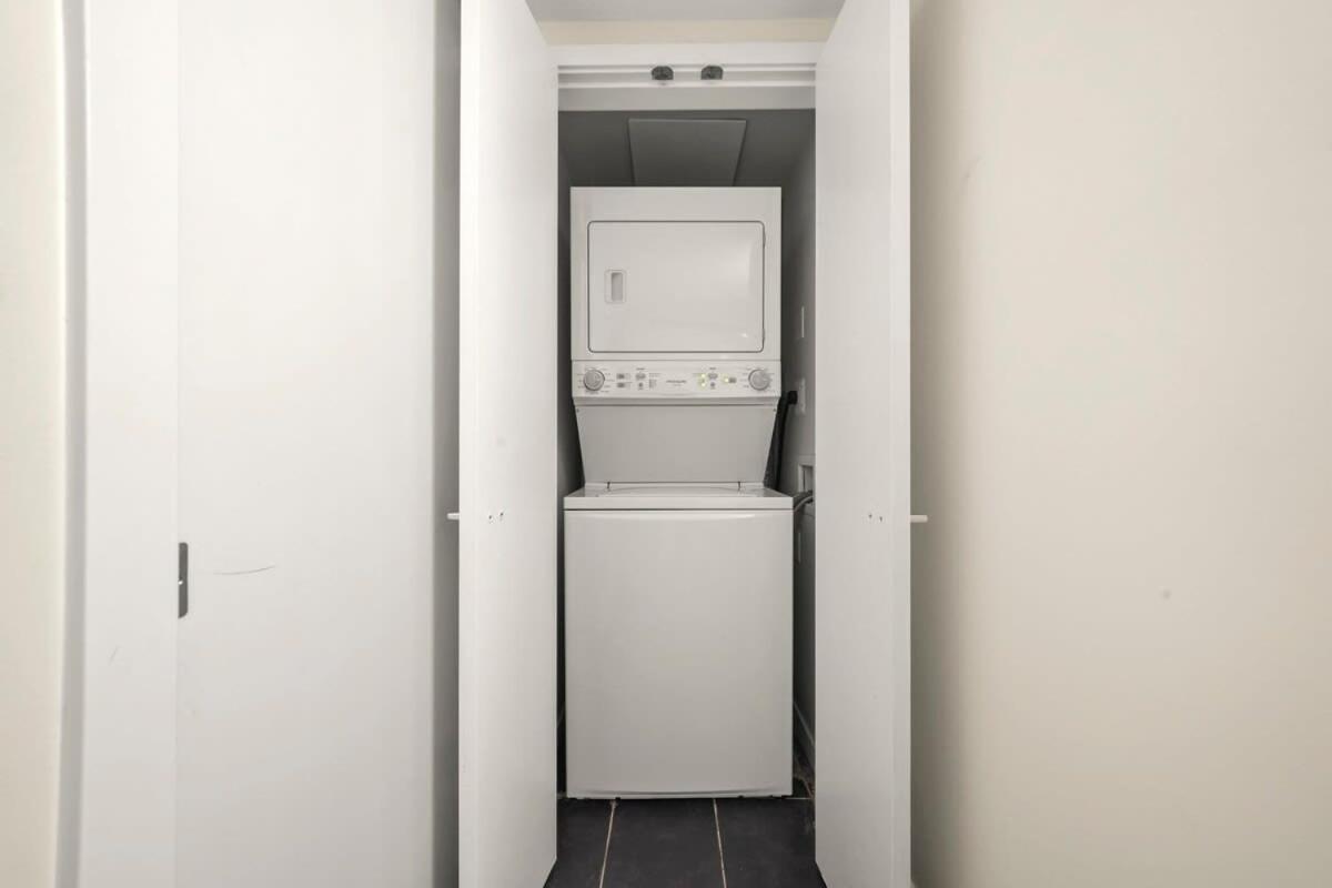 Dazzling Condo By Stadium Downtown With Free Parking Vancouver Luaran gambar