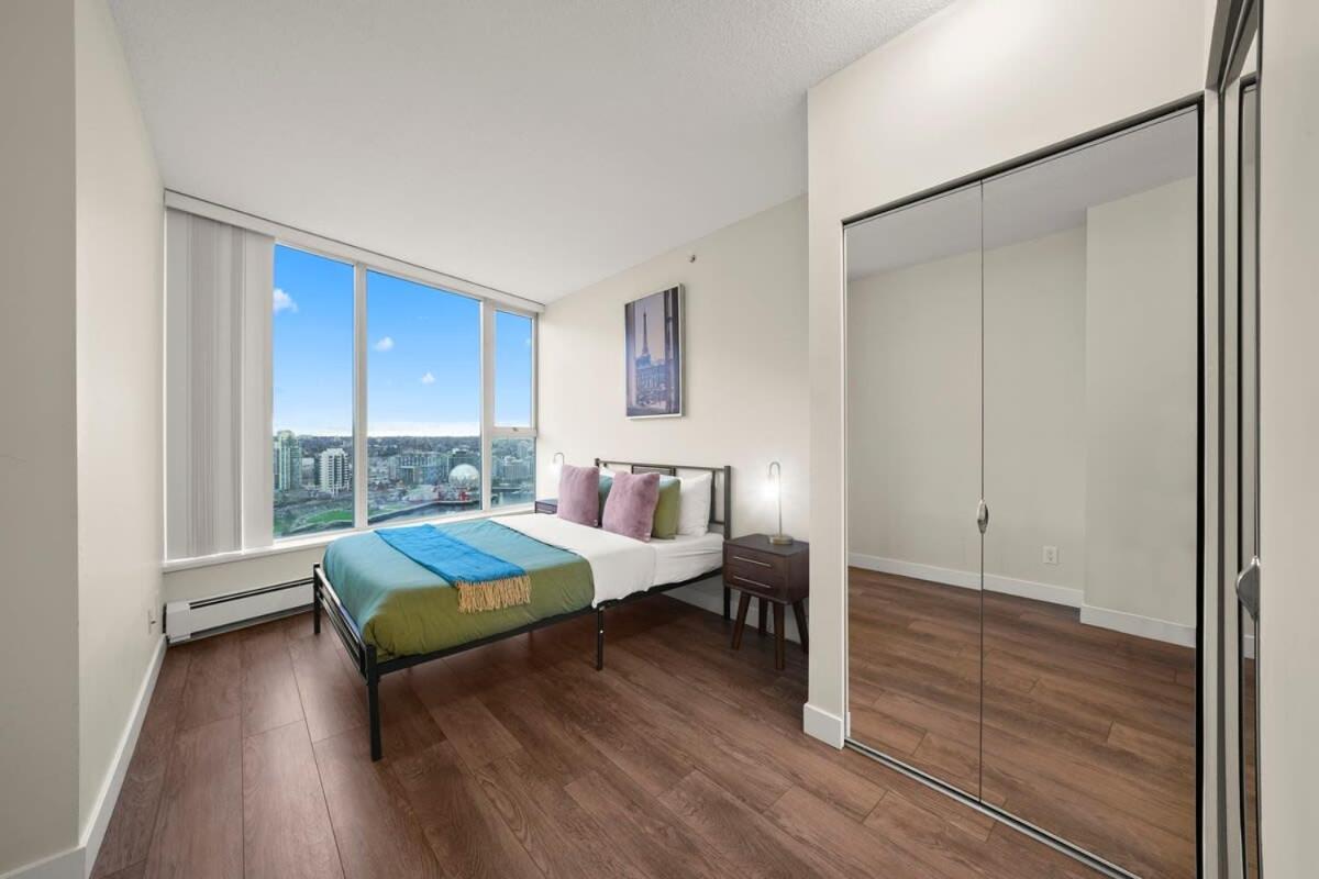 Dazzling Condo By Stadium Downtown With Free Parking Vancouver Luaran gambar