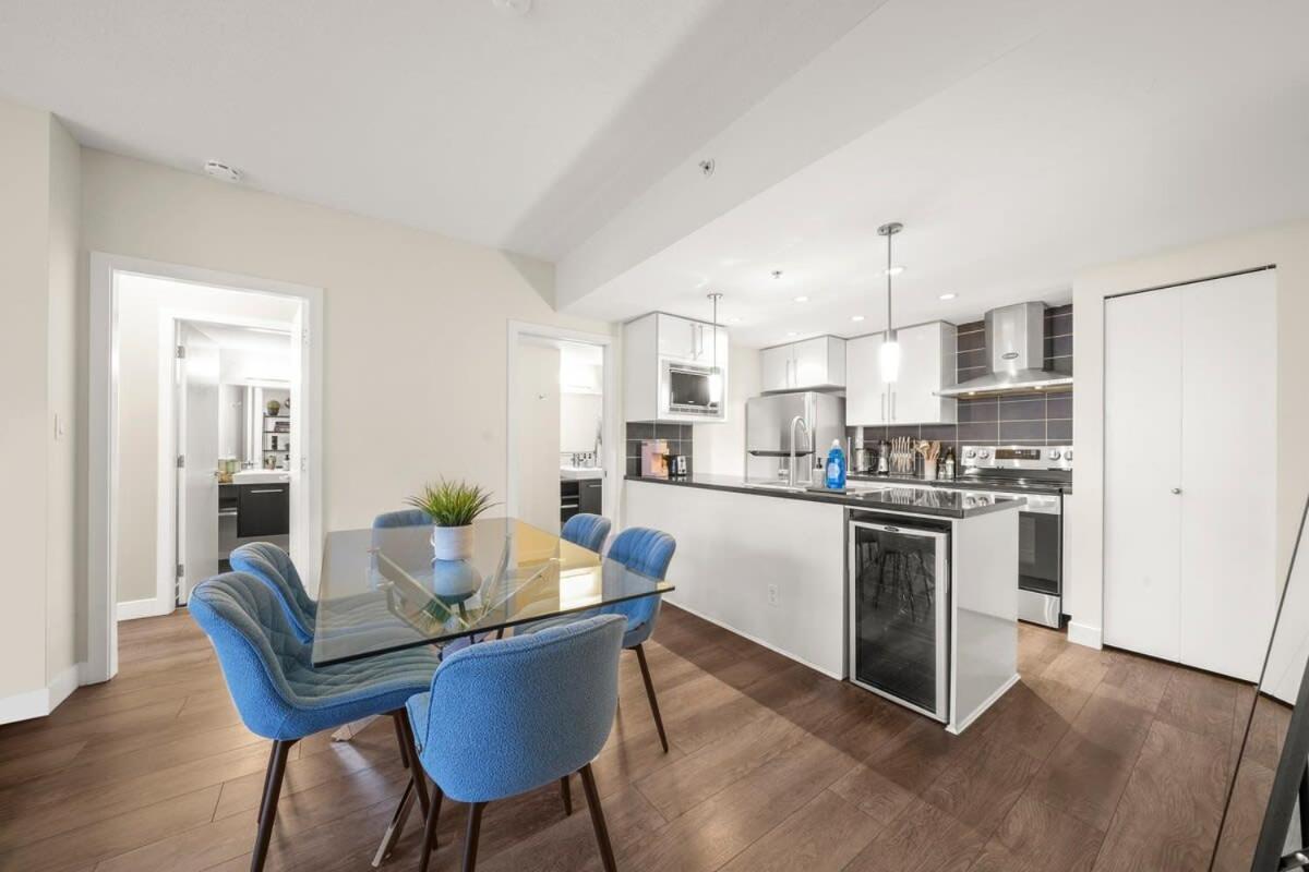 Dazzling Condo By Stadium Downtown With Free Parking Vancouver Luaran gambar