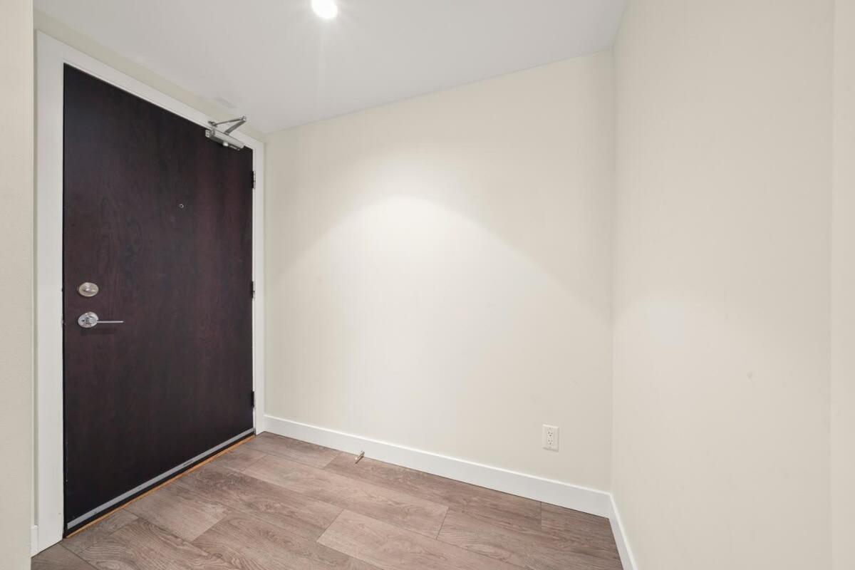Dazzling Condo By Stadium Downtown With Free Parking Vancouver Luaran gambar