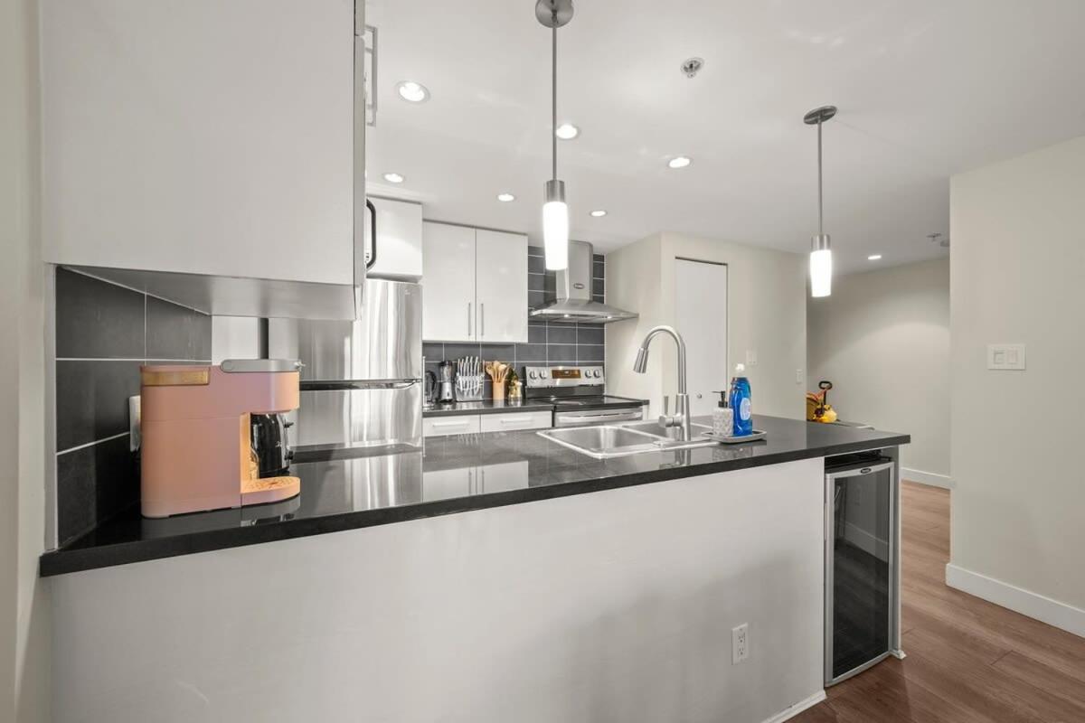 Dazzling Condo By Stadium Downtown With Free Parking Vancouver Luaran gambar