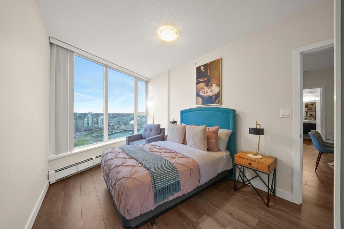 Dazzling Condo By Stadium Downtown With Free Parking Vancouver Luaran gambar