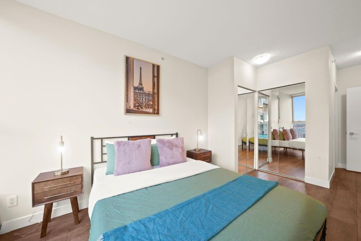 Dazzling Condo By Stadium Downtown With Free Parking Vancouver Luaran gambar
