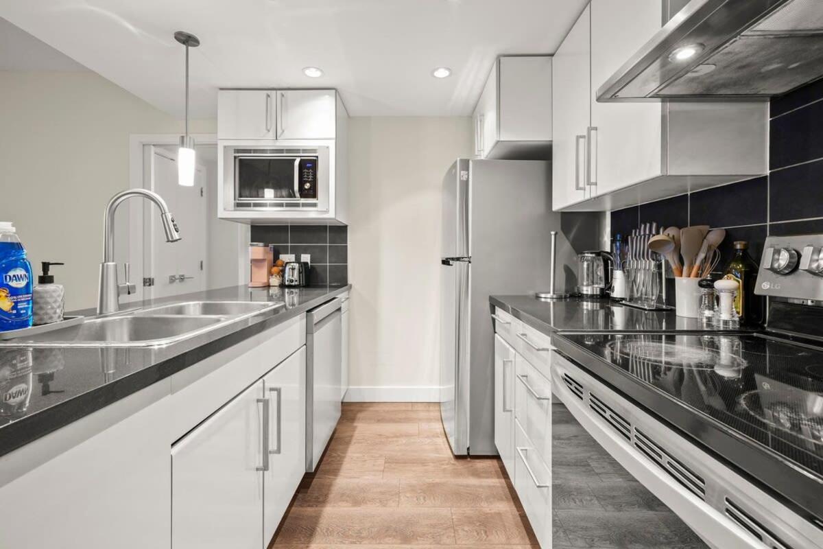 Dazzling Condo By Stadium Downtown With Free Parking Vancouver Luaran gambar