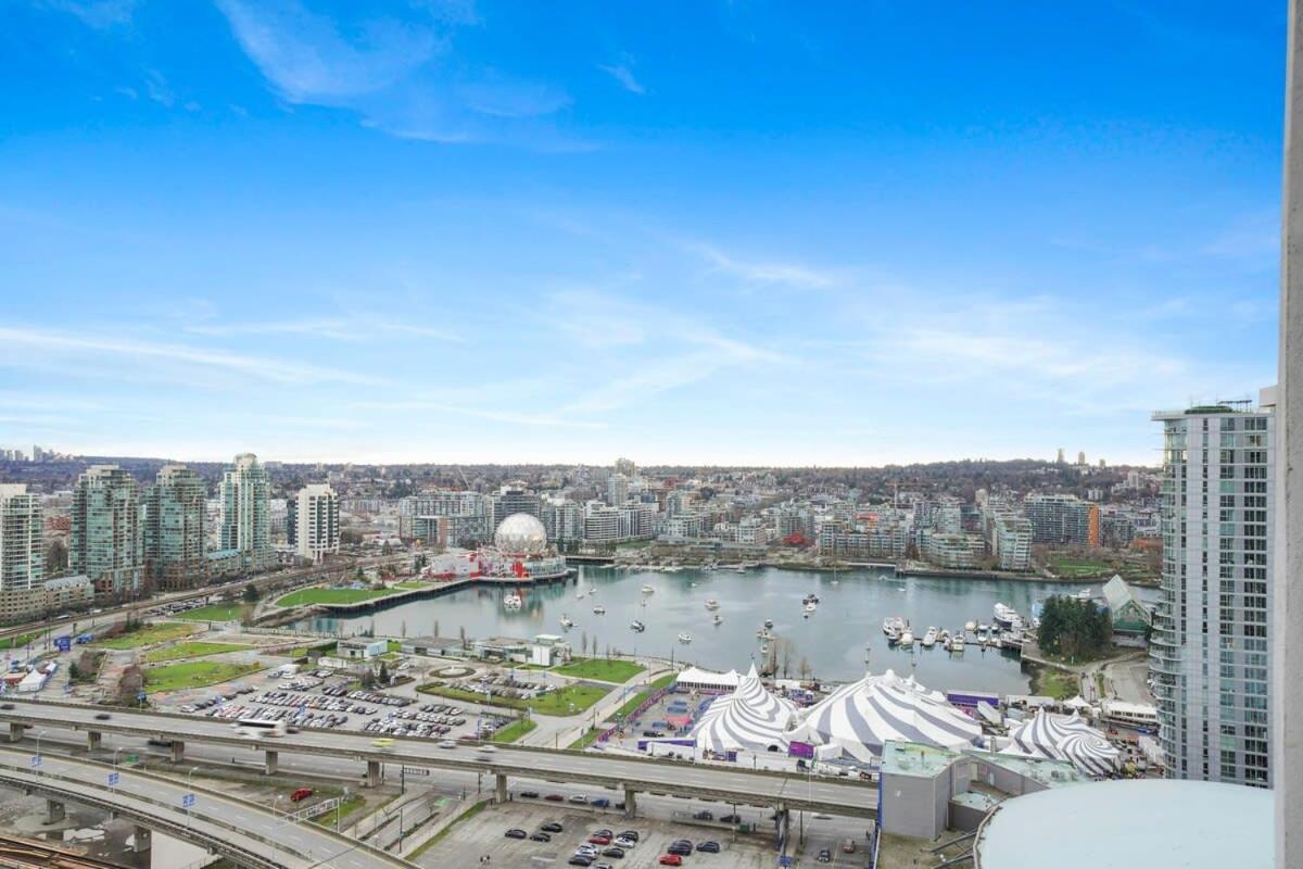 Dazzling Condo By Stadium Downtown With Free Parking Vancouver Luaran gambar