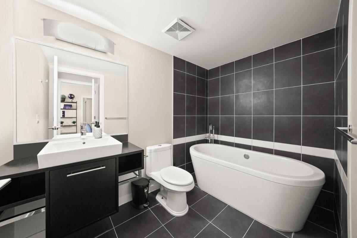 Dazzling Condo By Stadium Downtown With Free Parking Vancouver Luaran gambar