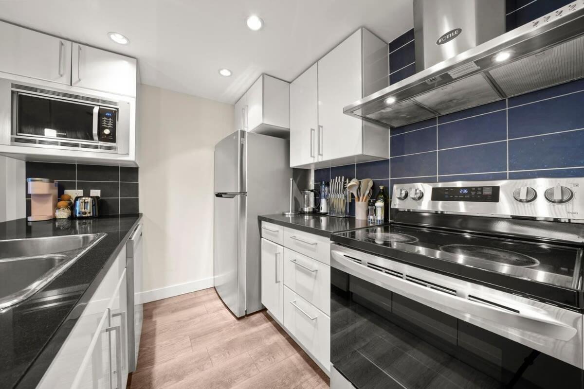 Dazzling Condo By Stadium Downtown With Free Parking Vancouver Luaran gambar