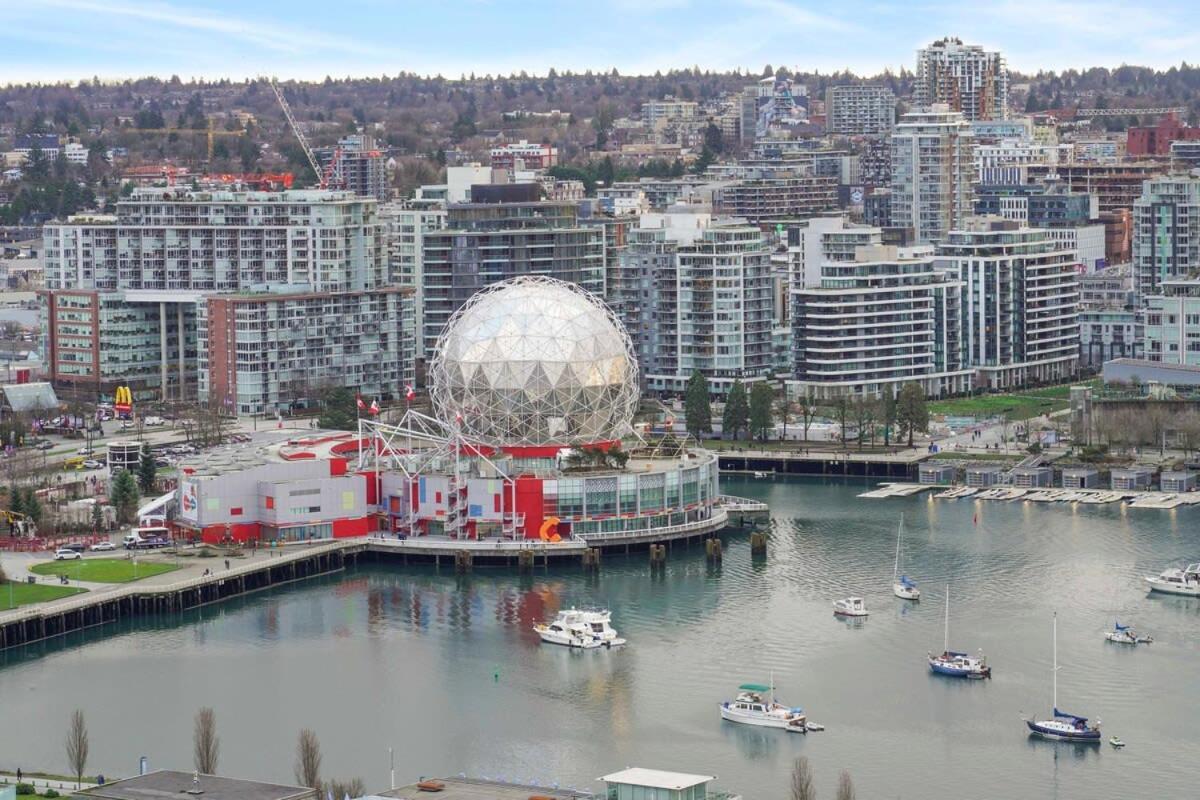 Dazzling Condo By Stadium Downtown With Free Parking Vancouver Luaran gambar