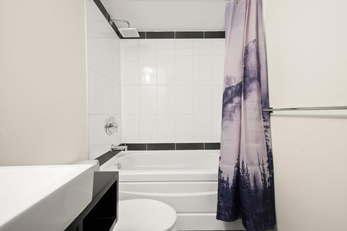 Dazzling Condo By Stadium Downtown With Free Parking Vancouver Luaran gambar